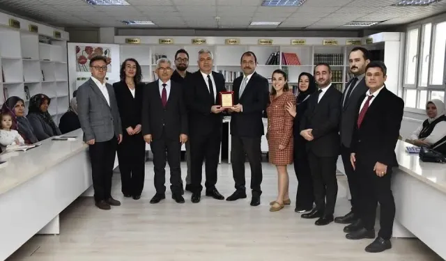 Kadirli’de “Kitaplarla Büyüyorum” Projesinde Ekim Ayının En Çok Kitap Okuyan Okulları Ödüllendirildi