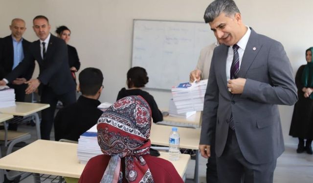 Akdeniz Belediyesinin Etüt Merkezinde Üniversite Adaylarına Ücretsiz Kaynak Desteği