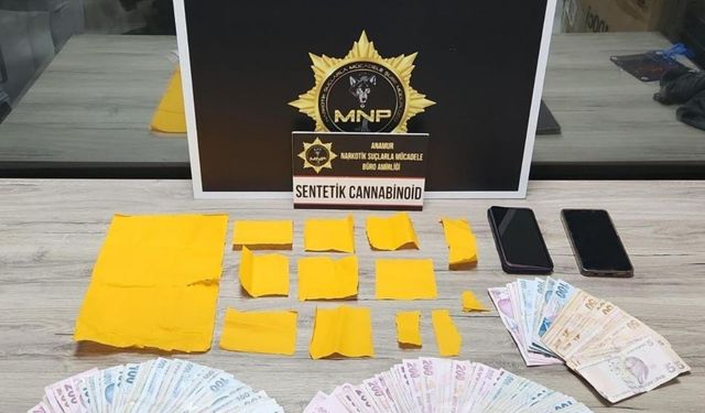Anamur’da yasaklı madde kâğıda emdirilmiş halde satılırken yakalandı