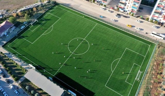 Kadirli 1 Nolu Sentetik Çim Sahası Yepyeni Yüzüyle Hizmette