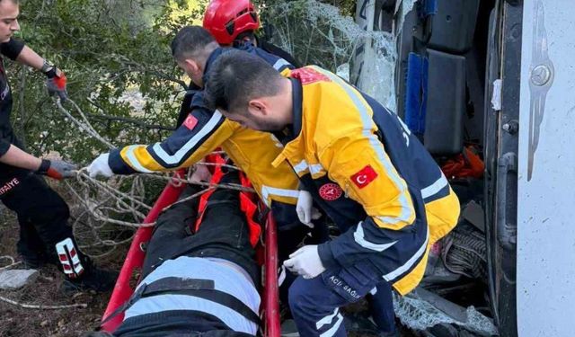 Kahramanmaraş’ta Kamyon Uçuruma Yuvarlandı: Sürücü Kurtarıldı