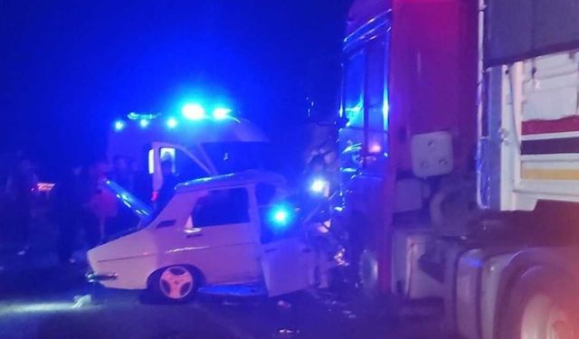 Kahramanmaraş’ta Otomobil Tırlarla Çarpıştı: 1 Kişi Hayatını Kaybetti