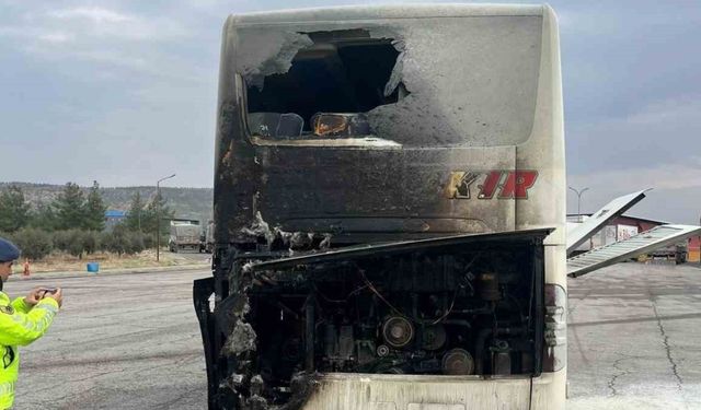 Kahramanmaraş’ta yolcu otobüsü seyir halindeyken yandı: Yolcular son anda tahliye edildi