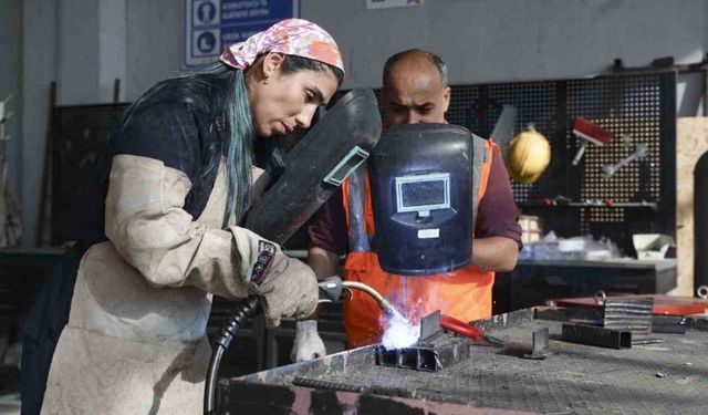 Mersin MERCEK’te Çelik Kaynak Ustaları Yetişiyor