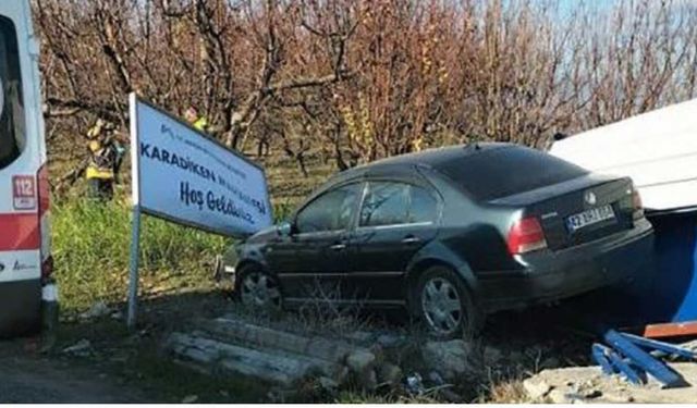 Mersin Mut’ta otomobil otobüs durağına çarptı 2 kişi yaralandı