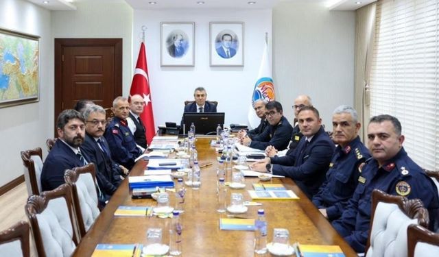 Mersin'de Güvenlik ve Asayiş Toplantısı: 874 Aranan Şahıs Yakalandı!