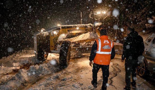 Mersin’de Karla Mücadele Seferberliği: 13 İlçede 135 İş Makinesi ve 250 Personel 7/24 Görevde