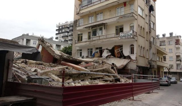 Mersin’de yıkım sırasında zarar gören binada tahliye krizi