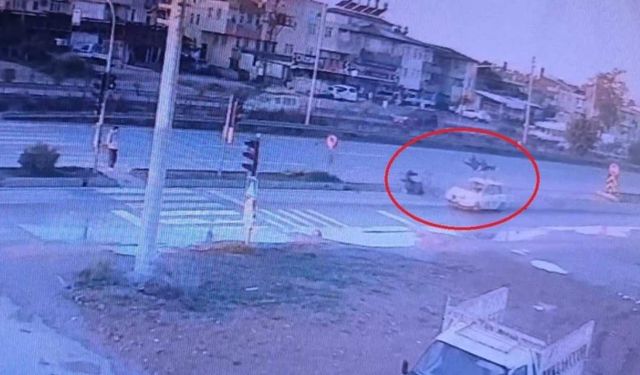 Otomobil Öyle Bir Çarptı Ki... Gökyüzüne Fırladığı Anlar Saniye Saniye Kaydedildi!