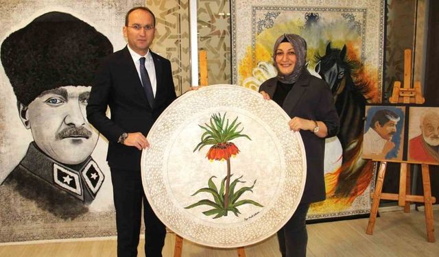 “Şehitlerin Ressamı” Ülger Gülbahar’dan halıları tuvale dönüştüren ilk sergi