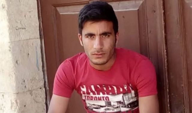 Tarsus’ta Geri Manevra Faciası: 22 Yaşındaki Genç Hayatını Kaybetti