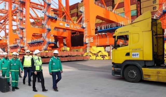 Vali Atilla Toros Mersin Uluslararası Limanı’nda incelemelerde bulundu