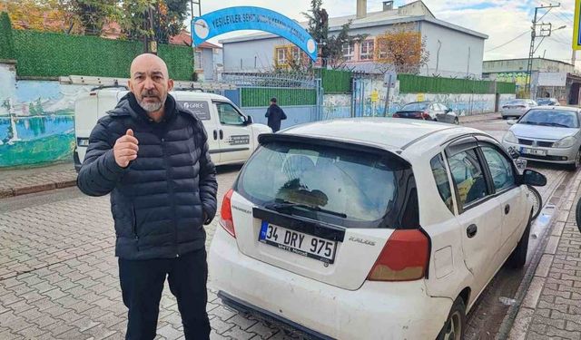 Adana’da okul önünde öğretmene yumruk ve silahlı saldırı kamerada