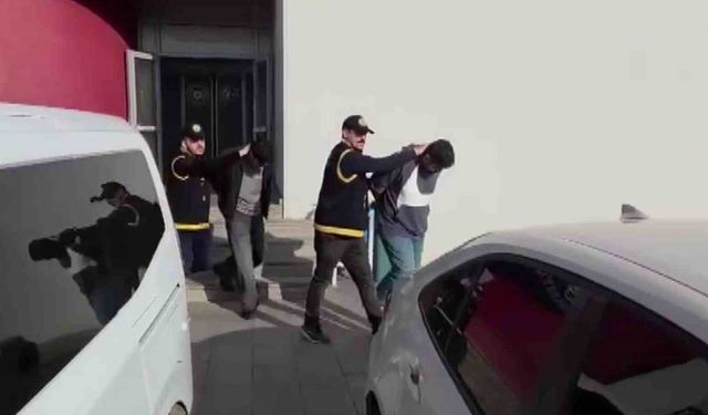 Adana’da sahte kimlikle kargo dolandırıcılığı: 2 kişi tutuklandı