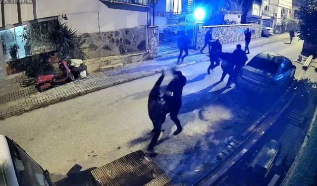 Antalya'da Sokak Savaşı Zincirli Bıçaklı Hesaplaşma Kamerada: 7 Yaralı