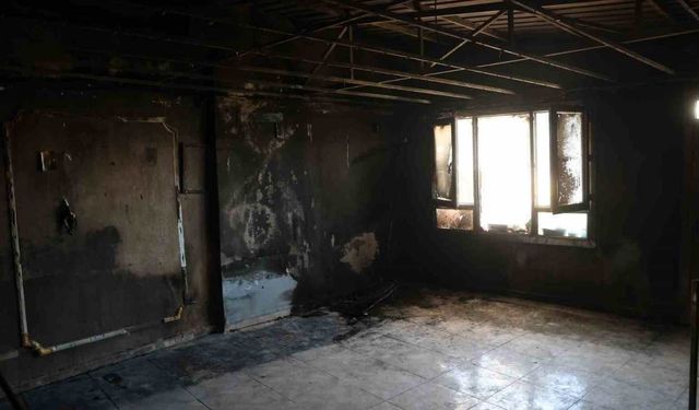 Depremde evini kaybeden aile, yangında ikinci kez yuvasız kaldı