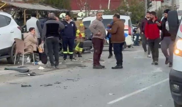 Hatay’da 18 Kişinin Yaralandığı Zincirleme Kaza Kamerada
