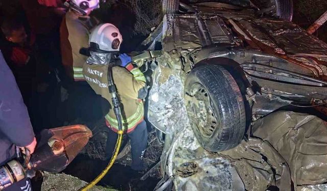 Hatay’da iki otomobil çarpıştı: 2 ölü, 3 yaralı