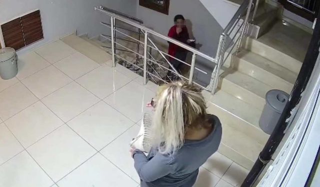 Kadın hırsızlar beğendikleri ayakkabıları böyle çaldı