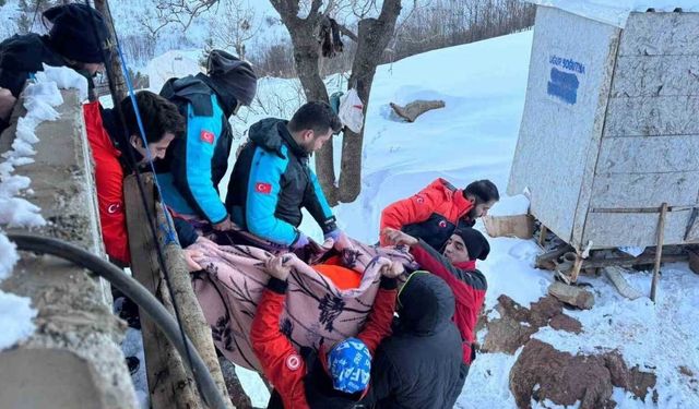 Kahramanmaraş’ta 18 saatlik kurtarma operasyonu: Mahsur kalan hasta sağ salim tahliye edildi