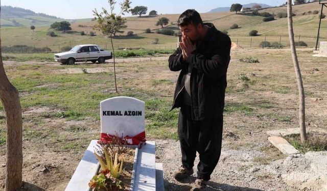 Karne günü yürek burktu: Maganda kurşunuyla ölen oğlunun kabrinde gözyaşı döktü