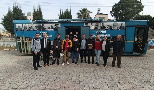 Kitap Dolu Bir Gün Gezici Kütüphane Yaşlıları Sevindirdi