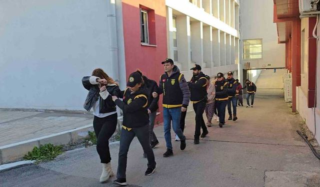 Masaj salonlarına yasa dışı faaliyet operasyonu: 14 tutuklama