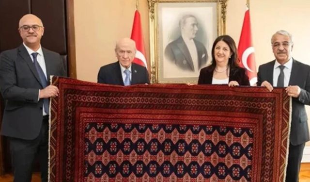 Bahçeli’ye Öcalan’dan Urfa’da dokunmuş özel kilim hediyesi