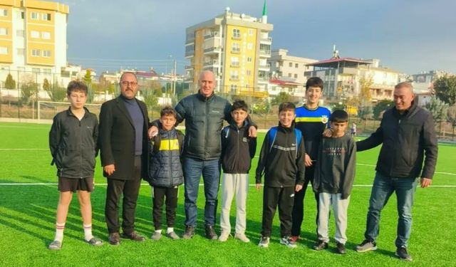 Osmaniye Gençlik ve Spor İl Müdürü Yusuf Çebi, Kadirli 1 Nolu Sentetik Sahada İncelemelerde Bulundu