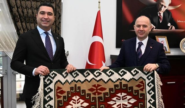 Osmaniye’de Dikkat Çeken Ziyaret: Vali Serdengeçti’ye Anlamlı Hediye