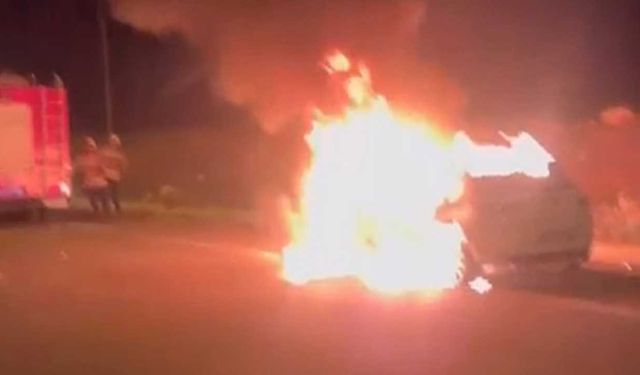 Seyir Halindeki Otomobil Alev Alev Yandı