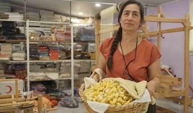 Tescilli ‘Hatay Sarısı’nı Yaşatan Emel Duman’a "Yaşayan İnsan Hazinesi" Ödülü