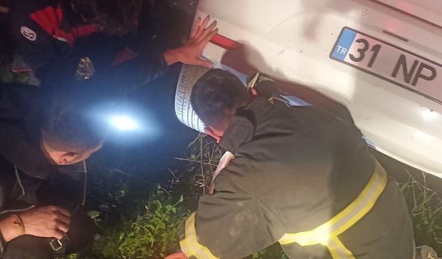 Yayladağı’nda Trafik Kazası: Otomobil Devrildi, 1 Kişi Yaralandı
