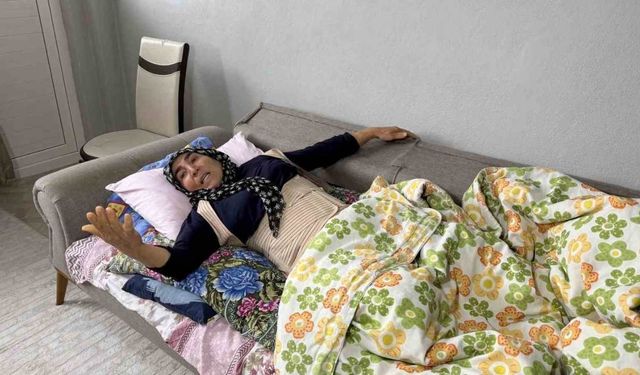 Yeğenini kurtarmaya çalışan kadın sokak ortasında feci şekilde darbedildi