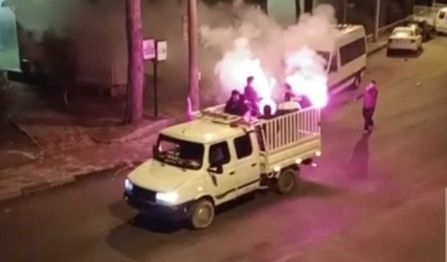 Adana’da ilk sahurda meşaleli davul şovu