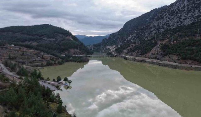 Feke Barajı’nda yükselen su seviyesi yüz güldürüyor