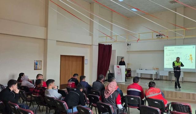 Kadirli Engelsiz Yaşam Merkezi’nde “Karayolu Trafik Güvenliği” Eğitimi Gerçekleştirildi