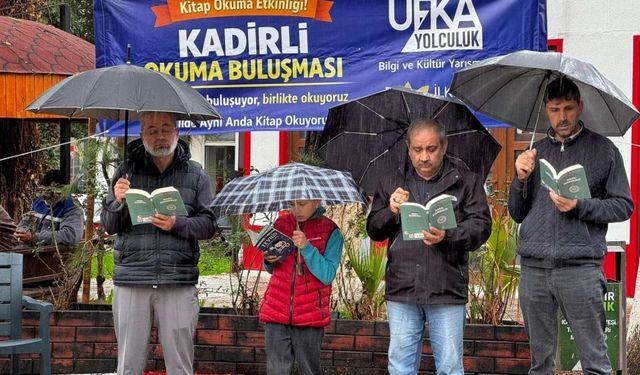 Kadirli’de Kitap Sevdalıları Yağmura Meydan Okudu