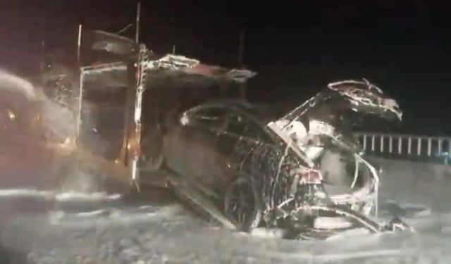 TAG Otoyolu’nda Gece Yarısı Alev Topuna Döndü: Araçlardan Geriye Sadece İskelet Kaldı!