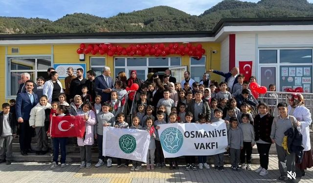 Osmaniye Vakfı’ndan Köy Okuluna Anlamlı Kitap Bağışı
