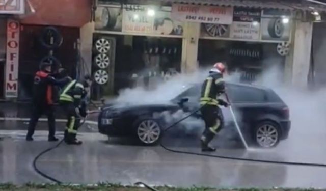 Osmaniye’de Korku Dolu Anlar! Park Halindeki Otomobil Bir Anda Alevlere Teslim Oldu