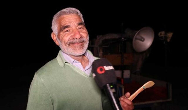 Ramazan davulcusundan hem geleneksel hem teknolojik yöntem