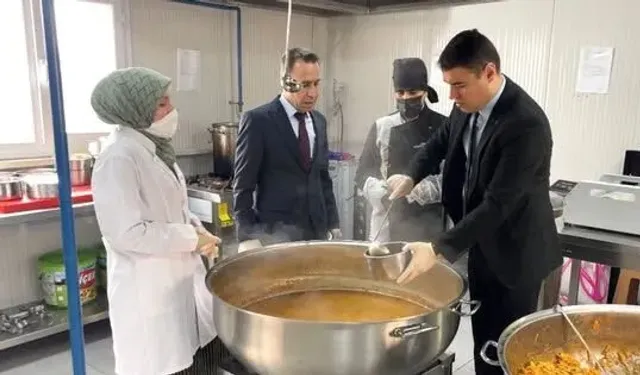 Toprakkale Kaymakamı Volkan Özer’den SYDV Aşevine Ziyaret