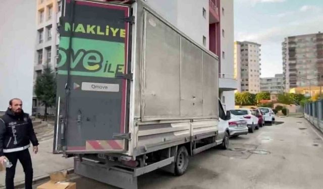 Adana’da Kamyonetten 4,5 Milyon Kaçak Makaron Çıktı