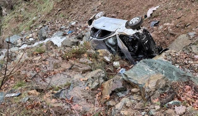 Bayram Namazına Giderken Facia: Araç Uçuruma Uçtu 1 Ölü, 2 Yaralı!