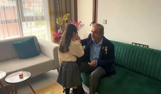 Osmaniye'de Eroğlu Ailesi, Depremin Ardından Yeni Evlerinde İlk Bayramını Kutladı