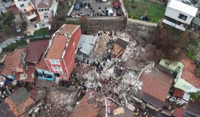 Fatih’te Gecekondu Çöktü: Enkaz Altında Kalanlar Var