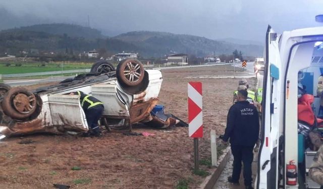 Hassa’da takla atan otomobilde 2 kişi yaralandı