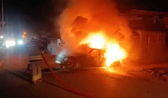 Hatay’da Seyir Halindeki Otomobil Alevlere Teslim Oldu