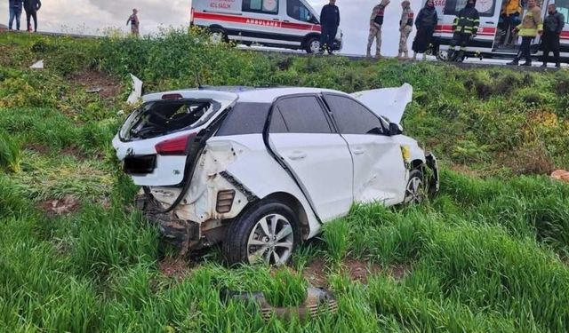 Kırıkhan’da otomobil tarlaya uçtu